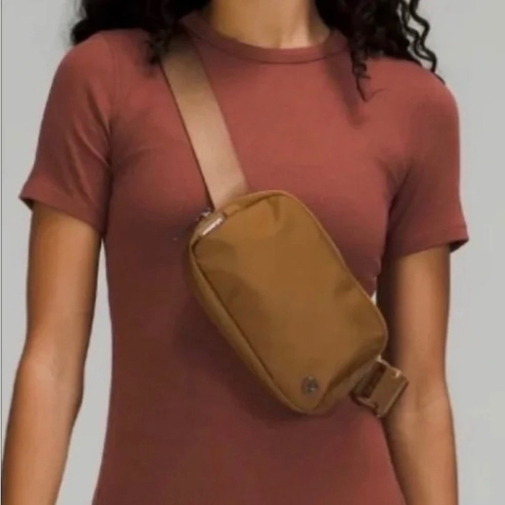 Lululemon Everywhere Belt Bag 2L